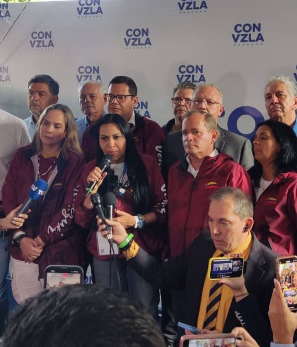 PedroKonductaz's tweet photo. Que está pasando señores! 🤯🤯🤯🤯 las caras de la derrota. De verdad Uds creían que estaban ganando por 30 puntos. https://t.co/TTXiX2xjxn