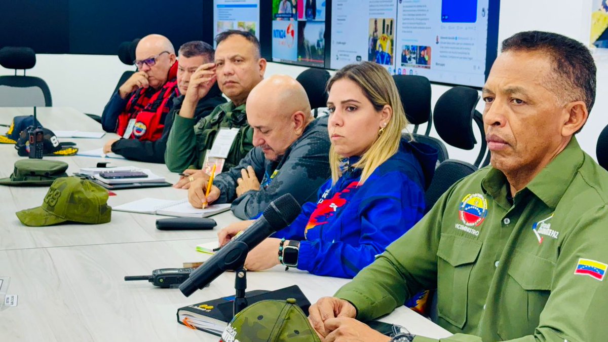 MPPRIJP (@mijpvzla) on Twitter photo Desde la sede de la Vicepresidencia Sectorial para la Seguridad Ciudadana y la Paz, el Vpdte. Sectorial AJ. <a href="/CeballosIchaso1/">@FuerzaDinamica Remigio Ceballos Ichaso</a> realiza monitoreo y supervisión de la situación general del país en estas Elecciones Presidenciales 2024.
#VotaPorLaPaz2024 Desde la sede de la Vicepresidencia Sectorial para la Seguridad Ciudadana y la Paz, el Vpdte. Sectorial AJ. <a href="/CeballosIchaso1/">@FuerzaDinamica Remigio Ceballos Ichaso</a> realiza monitoreo y supervisión de la situación general del país en estas Elecciones Presidenciales 2024.
#VotaPorLaPaz2024