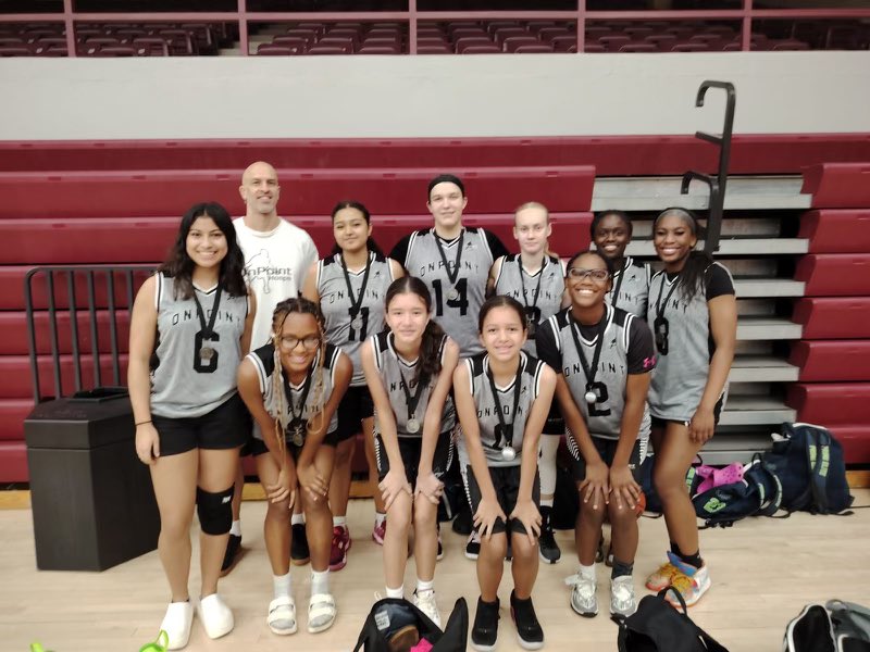 Had a blast with this group of ladies from the <a href="/OnPointHoops/">OnPoint Hoops®️</a> international summer academy !! 🥈 #internationalbasketball #summertimegrind #girlshoops🏀