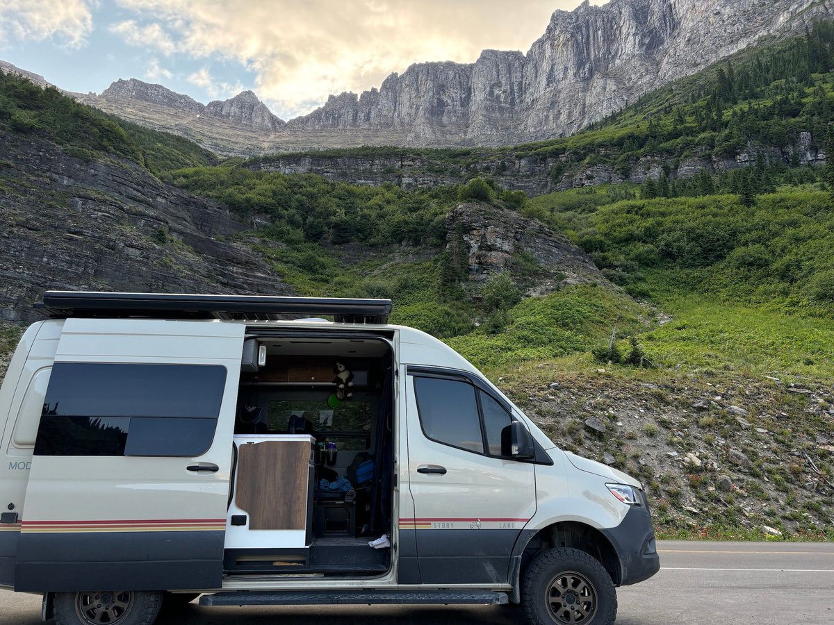 SimmyJellers's tweet photo. Visiting Glacier is apparently the closest thing we have to a holiday in my religion
.
#roadtrip #storytelleroverland #glaciernp #glaciernationalpark https://t.co/iFLtfZSdBB