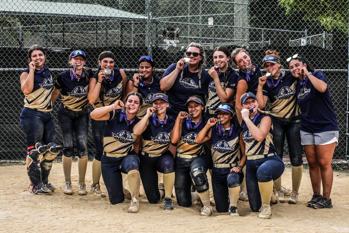 Congratulations to 18U Gold on ending their season by winning the Atlantic Championship!! A team of mostly Seniors leaving it all on the field