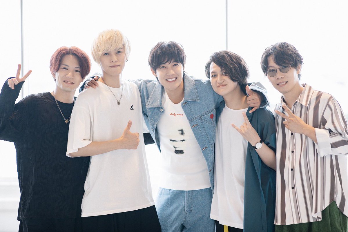 leevelles's tweet image. \|/ お知らせ \|/

LEEVELLESのラジオ番組
「ヨルカケナイト」に、SPゲストとして
 #キムヒョンジュン さん(@khj_heneciatwt )のインタビュー出演が決定㊗️

#kimhyunjoong
#김현중

---\|/---

7/24に新アルバム「LOVE…