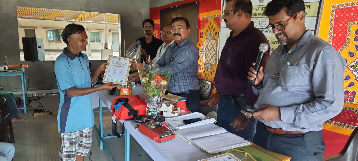 CifnetH's tweet image. One day #Skilldevelopment #Trainingprogramme on #Safetyatsea,#MarineElectronicEquipment & #Maintanance of #MarineEngines for 103 #fishers of Maharashtra was conducted by CIFNET at Satpati Fisheries Sarvodaya society, #Satpati. #Maharashtra on 27.07.24.@FisheriesGoI @JSFisheries
