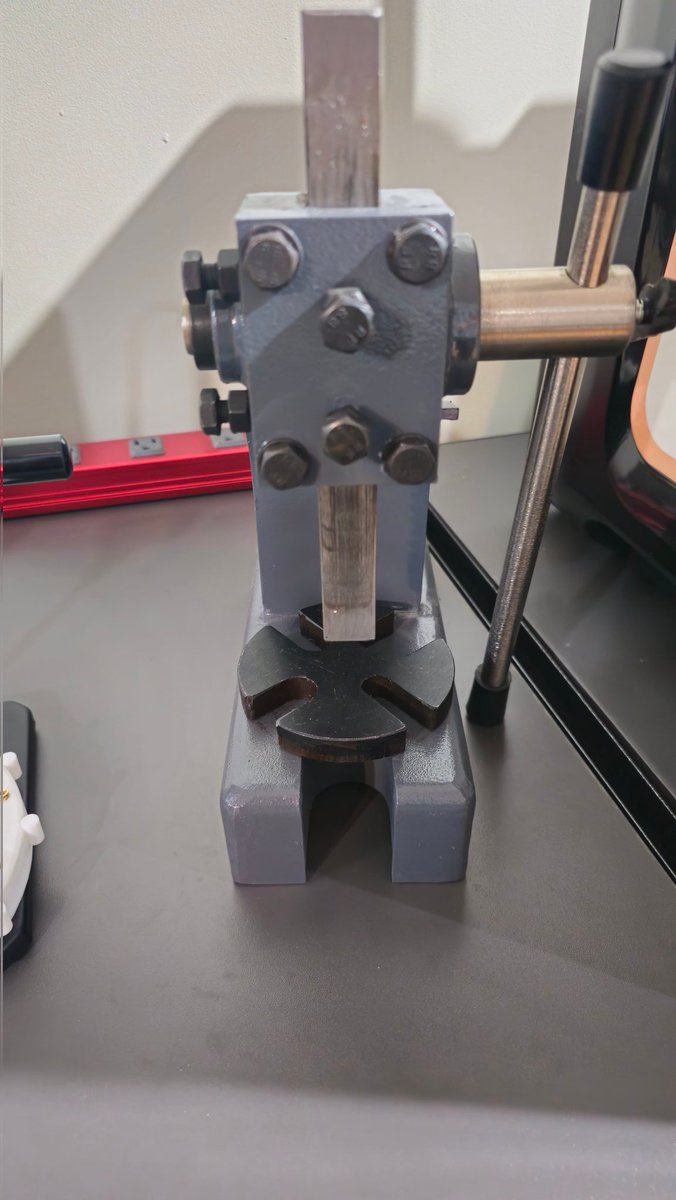 Ian Pritchard (anthro/acc) tweet media