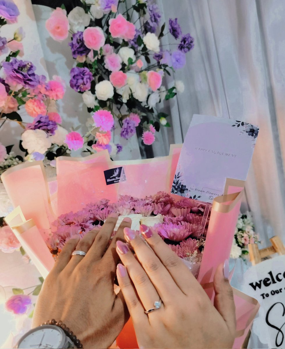 sciiiiiiiiiiiii's tweet photo. 💍🤍 @te999uh https://t.co/ygkRZNXB52