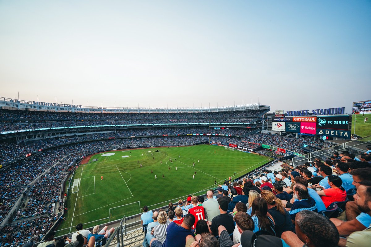 野球場であるヤンキースタジアムがサッカーとして使われました⚾️➡️⚽️
