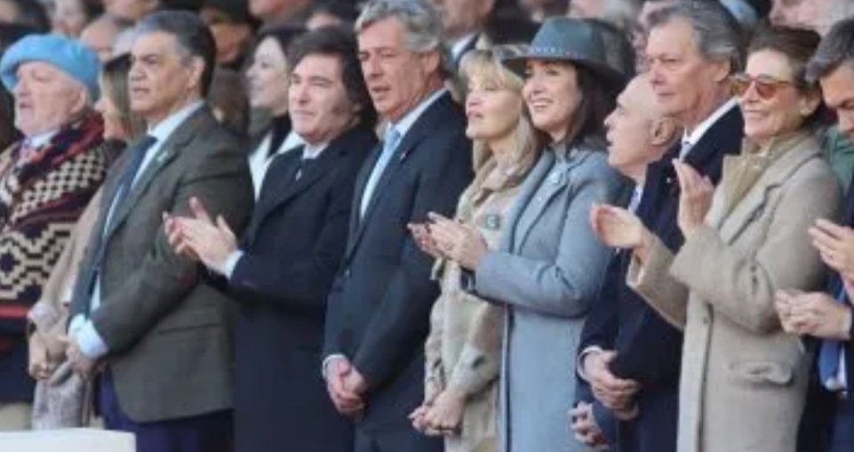 La oligarquía, cuando dice patria, quiere decir clase.
Rodolfo Walsh