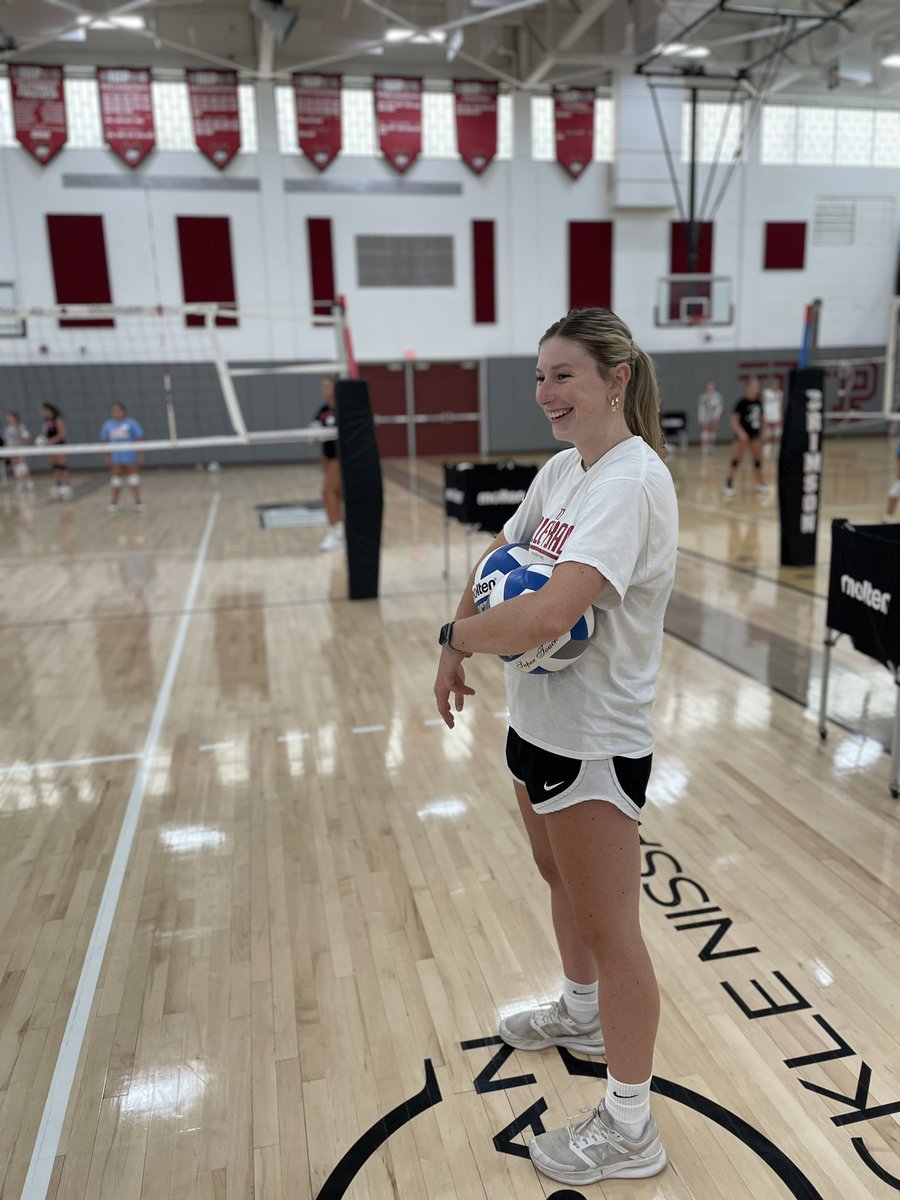 IUPVB's tweet photo. 𝗕𝗲𝘀𝘁. 𝗪𝗲𝗲𝗸. 𝗢𝗳. 𝗖𝗮𝗺𝗽. 𝗘𝘃𝗲𝗿. 

Thank you to all the campers, coaches and parents who made this week amazing! 

#TalonsUp #VolleyHawks https://t.co/l6zB6y5niG