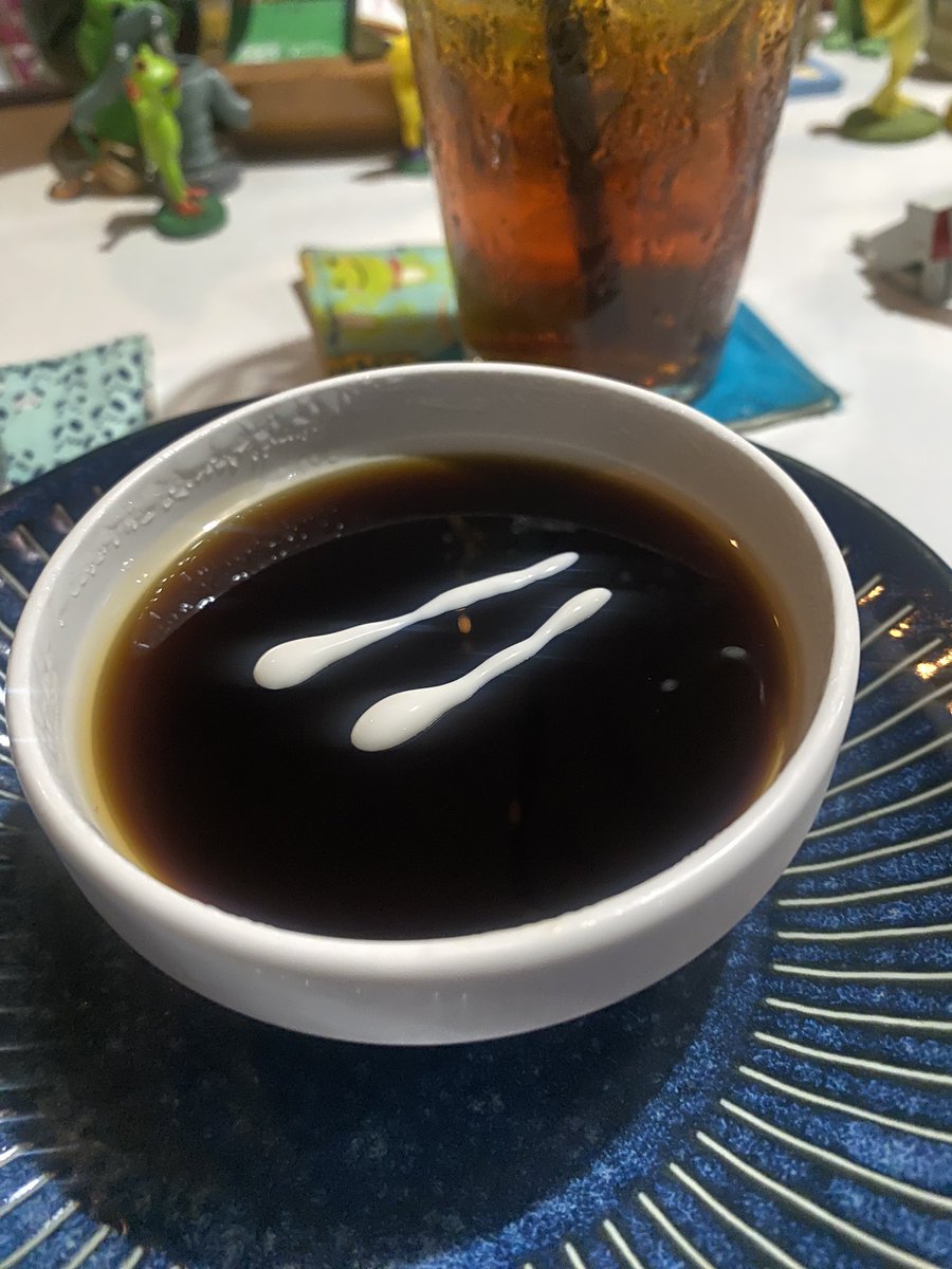 gaqiwo's tweet photo. コーヒーゼリーについてたコーヒーフレッシュで落書き
←箸
ハシ→
※この後美味しくいただきました
#sasayamavo
#ANAP
#エフログ
#BRIDGE16 https://t.co/6UIGxm74vl