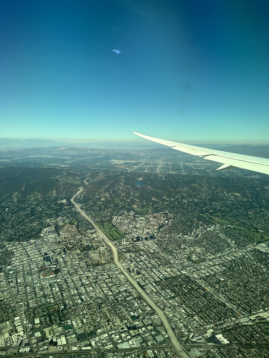 10年ぶりに生まれた場所に
帰ってきました✈️
ただいまカリフォルニア🇺🇸🌴