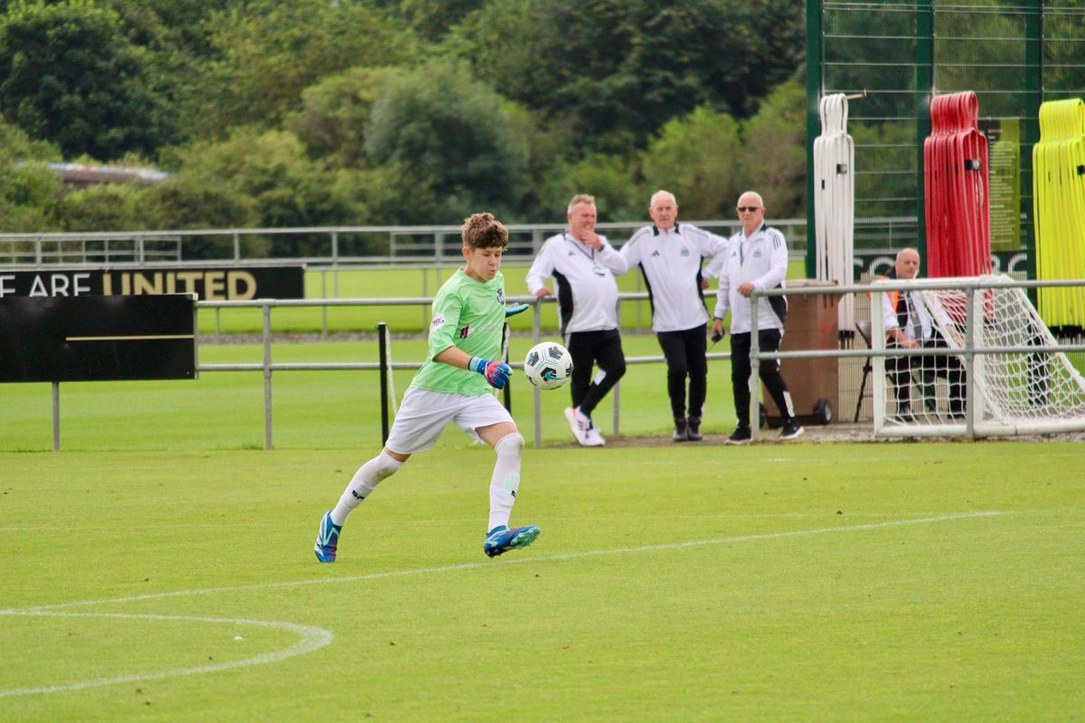 🔀Uno de los aspectos más importantes del juego para un portero en <a href="/premierleague/">Premier League</a> es la distribución de balón. 

🔋Durante nuestro stage han acudido varios técnicos de porteros ingleses, entre ellos Craig, el entrenador de porteros de David de Gea durante su preparación