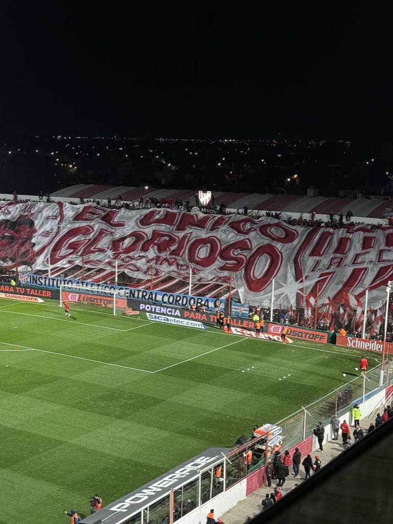 santicons's tweet photo. Y en mi cuna una bandera 🇦🇹 https://t.co/DW3KM5GBOq