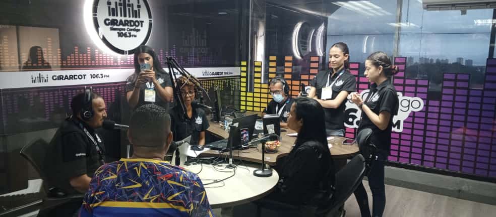 MRTAragua's tweet photo. Desde Radio Girardot 106.3 FM nuestra Secretaria General Regional @willdysml dando un mensaje al pueblo, invitando a participar en la Gran Fiesta Electoral, por la Paz, por lo logros de la Revolución, por la Democracia.

#VotaPorLaPaz2024 https://t.co/csc0ZxuQKt