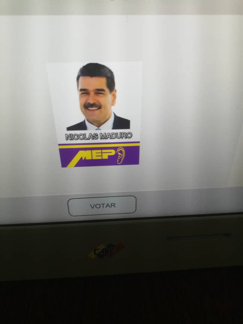 GilbertoGimenez's tweet photo. Si le paras a las redes sociales te vas a enfermar! Más psicosis, más odio! El chavismo está en el remate mientras tanto sectores de la oposición generando focos de violencia en centros de votación. Yo les digo algo, quien va ganando la partida no patea la mesa! #VotaPorLaPaz https://t.co/TTHzoWdCWp
