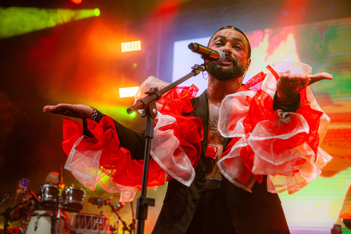 andre_prando's tweet photo. Show de lançamento do álbum “Iririu” no Festival Tenda Lab foi catarse pura! Ainda sem palavras… me permito dizer “muita coisa” ♥️  

Agradeço cada um de vcs presentes de corpo e de coração nesse novo momento tão especial. Iririu! https://t.co/ChXdlc3dJj