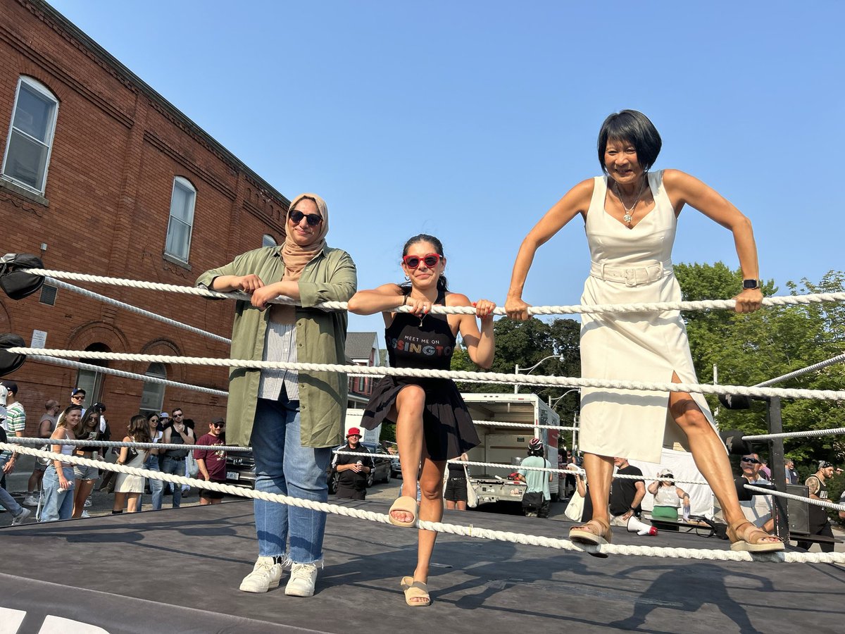 MayorOliviaChow's tweet photo. Ossington transformed!

It's amazing to see how so many of the festivals in our city help bring life to our streets, support small businesses, and help turn neighbours into friends. Great to stop by #OssFest this weekend. 

Thank you @ossingtonbia! https://t.co/HFWnmKFJle
