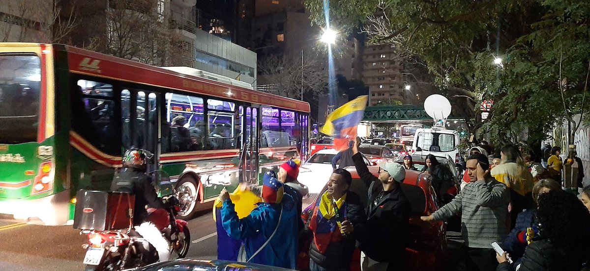 diaz_omar's tweet photo. Desde la #Argentina  #Venezolanos #EleccionesVenezuela2024 https://t.co/3u6r3yh1da