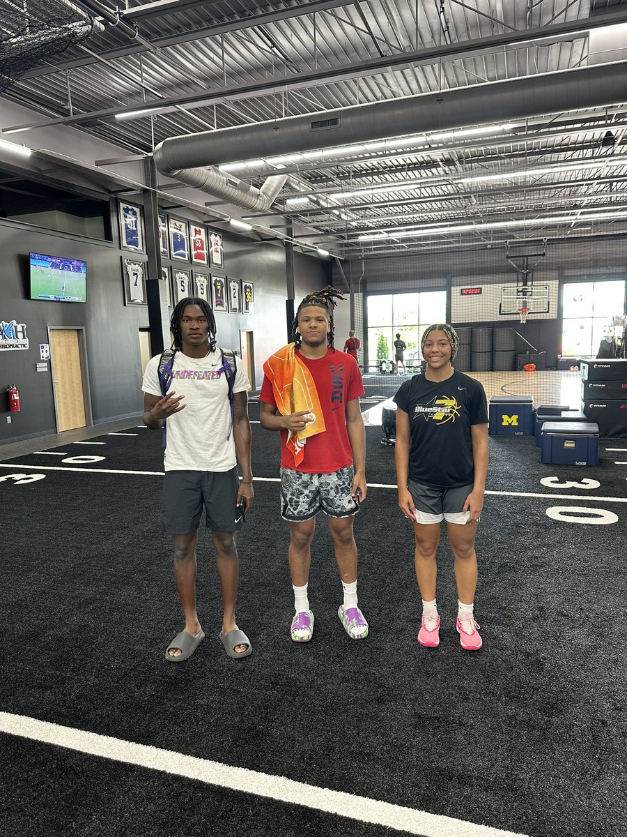 Valor Strength and Performance (@valor_sp) on Twitter photo A bunch of numbers 1s getting work. The best in the state train at Valor! <a href="/BryceUnderwoo16/">Bryce Jay Underwood</a> A bunch of numbers 1s getting work. The best in the state train at Valor! <a href="/BryceUnderwoo16/">Bryce Jay Underwood</a>