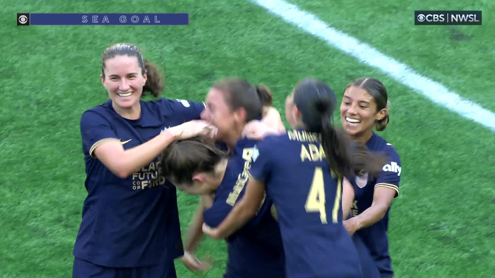MADDIE MERCADO WITH THE EQUALIZER FOR HER FIRST PROFESSIONAL GOAL 🤯