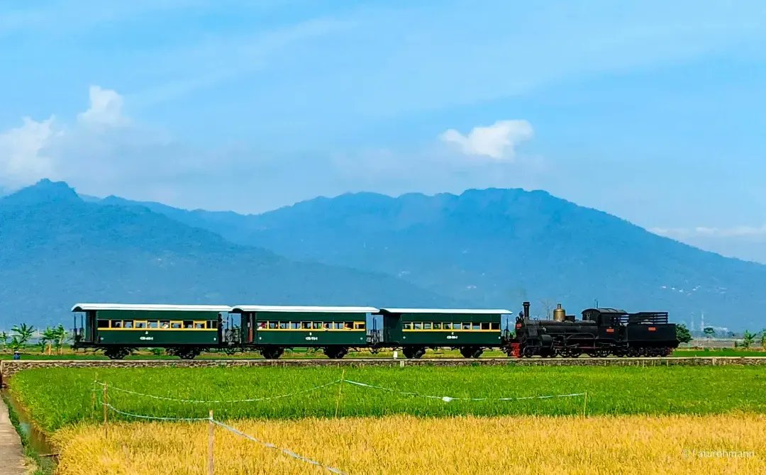 Akhir-akhir ini, kamu selalu bikin nyaman. Semoga saja bukan kebetulan atau bahkan jebakan. Aku cuma berharap, moga-moga ini bukan pelarian dari setiap sedih yang kamu simpan. Jangan seperti yang sudah-sudah ya! Aku udah sayang, makin nyaman, tapi nggak jadi ke pelaminan. 🙂