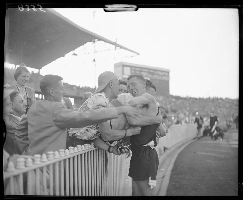 Hugs from our 1956 Olympics collection: Willye White (USA) &amp; Elżbieta Krzesińska (Poland), Koji Nonoshita (Japan) &amp; Kevin O'Halloran (AU), Laurie Smith (AU) w/ Bryony Blackmore and Olwyn Nicholas, Norman Read (NZ). 
📸 prov.vic.gov.au/explore-collec…