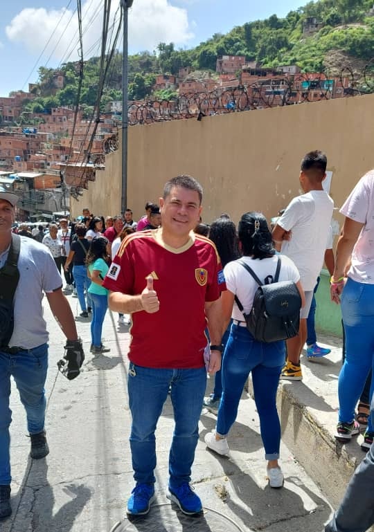 WuikelmanAngelP's tweet photo. ¡Qué bella jornada la de este #28Jul! Un homenaje cívico, alegre y patriota de nuestro pueblo al Comandante Hugo Chávez en sus 70 años de nacimiento
¡Qué viva Venezuela!

#VotaPorLaPaz2024 https://t.co/R4oiIeDI2n