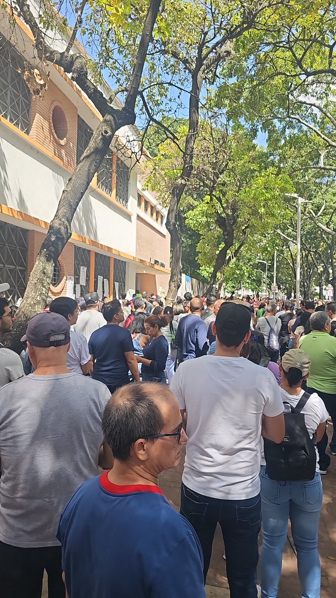 ¡Qué bella jornada la de este #28Jul! Un homenaje cívico, alegre y patriota de nuestro pueblo al Comandante Hugo Chávez en sus 70 años de nacimiento
¡Qué viva Venezuela!

#VotaPorLaPaz2024