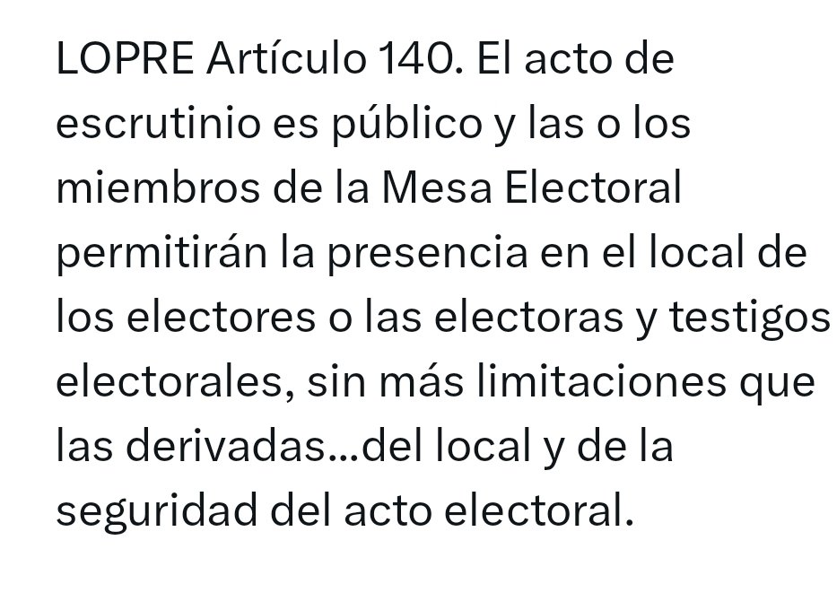 En franca violación al artículo 140 de la LOPRE, los miembros del CNE, del centro electoral de la Universidad Nacional Abierta en San Bernardino, les niegan la entrada al público para observar el escrutinio. Pretenden hacerlo a puerta cerrada. La gente afuera exige pasar.