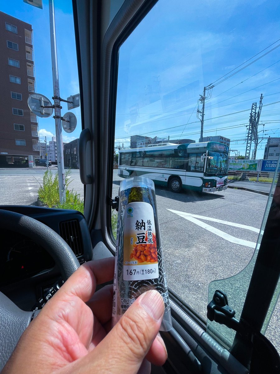 ryoufu2001's tweet photo. 夏ツーリング
涼しい洞窟でランチ休憩♨️
私は、駅までご送迎
合間に食べるコンビニ巻き寿司は格別
さて!帰って今日の段取りっす
#津ーリング #ツーリングスポット #洞窟ランチ #洞窟BBQ #津グルメ
#TsuRing #TouringSpot #CaveLunch #CaveBBQ #TsuGourmet https://t.co/VkRiSCUsXu