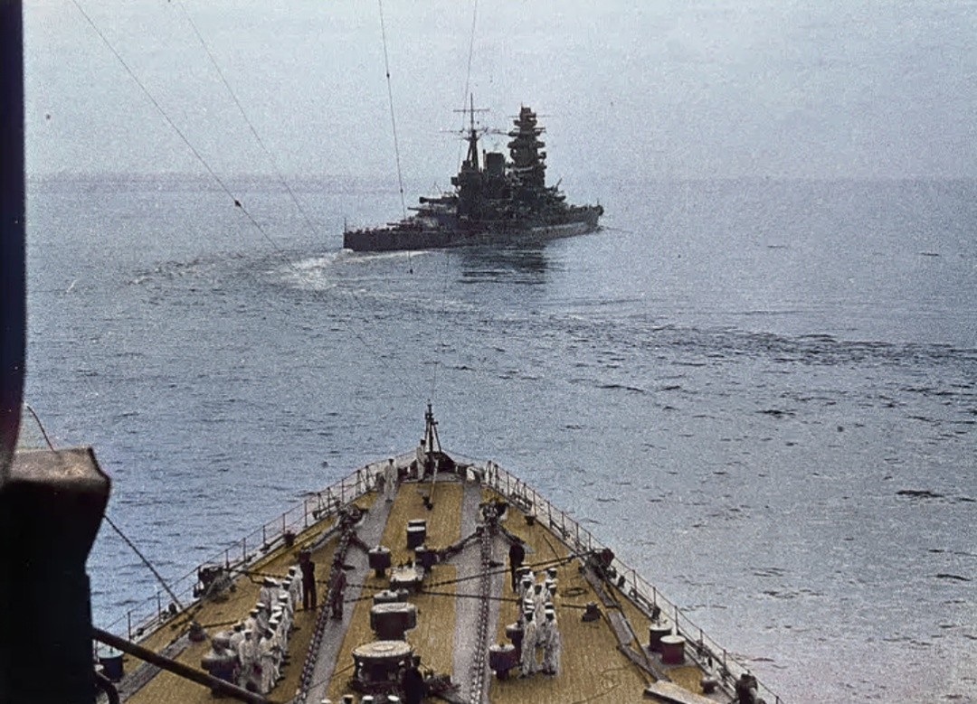 muginekosikikan's tweet photo. #日本海軍
戦艦陸奥から見た訓練に出動する戦艦長門の姿 https://t.co/fFQanRxxF7