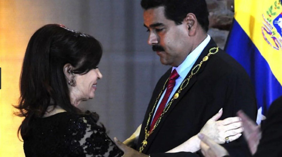 Nunca se olviden que Cristina Kirchner condecoró con la Orden del Libertador San Martín al Dictador Comunista, asesino y narcotraficante de Nicolas Maduro. Es la más alta distinción que pueda entregar el Gobierno Argentino.