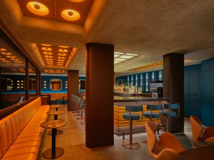 luusssso's tweet photo. This cocktail bar in Bangkok is retro-futuristic heaven https://t.co/HsUhOBGTPz