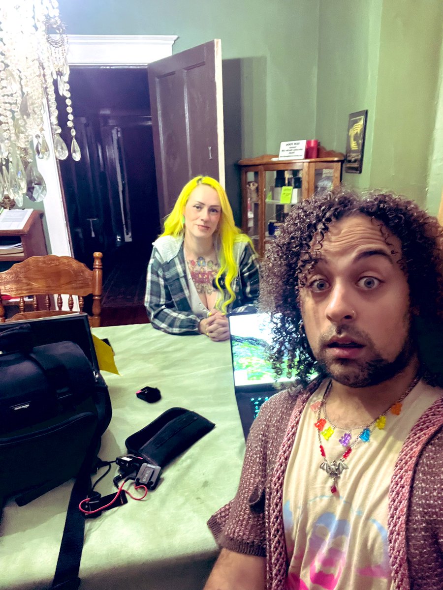 PARANORMAL DETOUR IS LIVE INSIDE THE WHISPERS ESTATE 

IM FINALLY RETURNING TO A PLACE THAT HORRIFIED ME WHEN I WENT HERE ALONE BUT NOW I HAVE JOJO AS BACKUP

GET IN

TWITCH.tv/detune