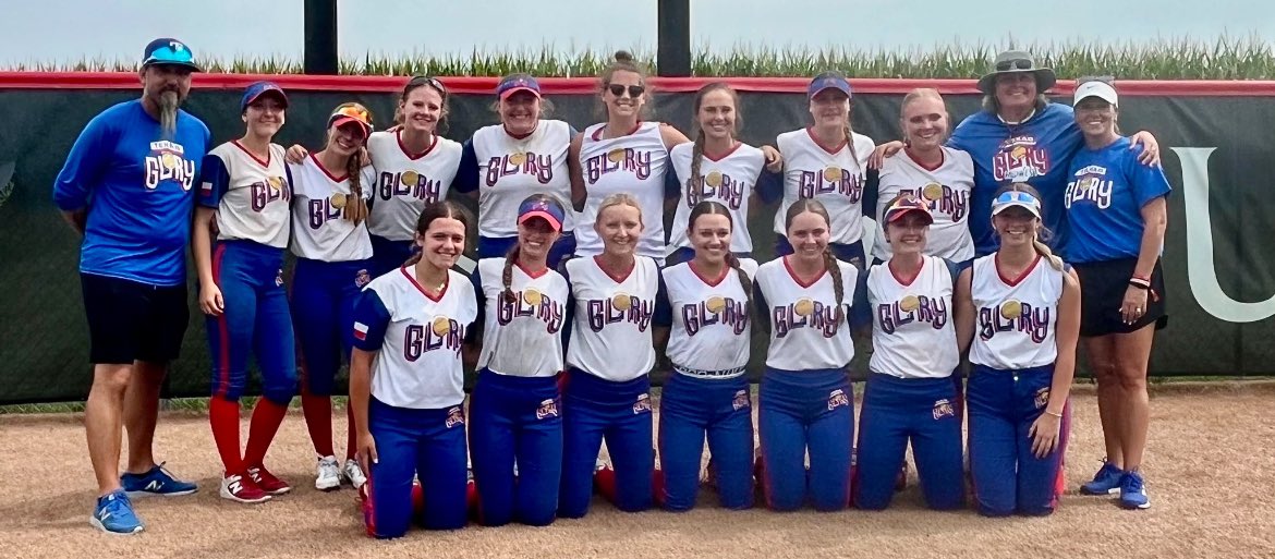 kennedi_ryan1's tweet photo. I am beyond grateful that I had an opportunity to come sub for @TexasGloryMW07! I had so much fun and learned so many new things! There were a lot of laughs and new friends along the way! Thank you to @CoachBeyster and @CoachWall_E for the opportunity to come play with you guys💙 https://t.co/uV1pKBcA09