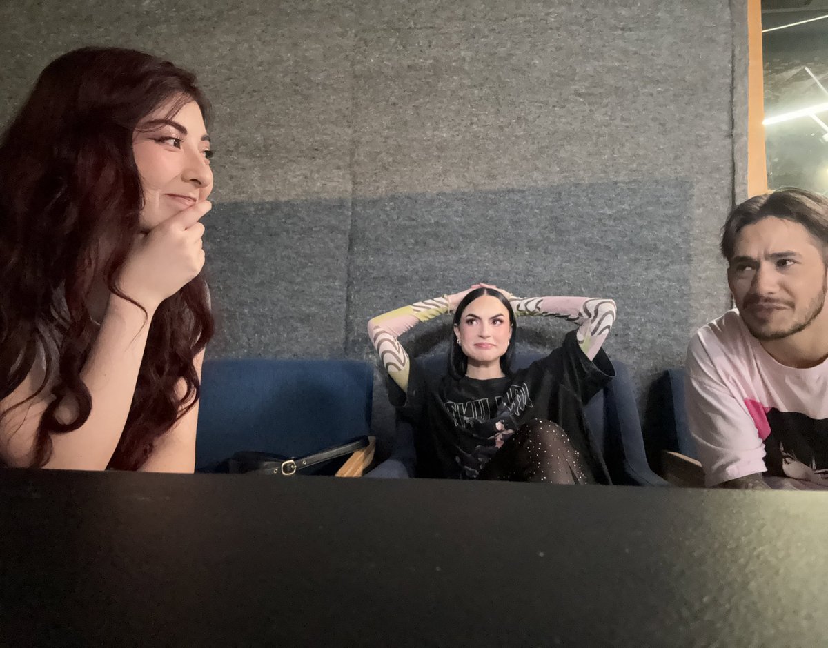 7Mitssu's tweet image. Nosotros escuchando desde la greenroom los gritos y las PALABRAS de los players 😭😭💀💀💀

#VCLLATAM