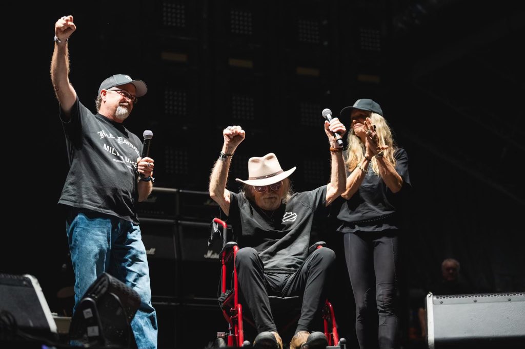 Proud family moment on stage w/ Willie G &amp; Bill … #hdhomecoming 
📸 #benchristensen