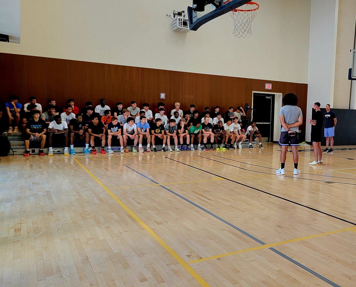 🏀Glendora grad/current <a href="/LaneTitansHoops/">Lane Titans Mens Basketball</a> HC <a href="/CJayEdwards3/">CJ Edwards</a> assisting with the🕹🎮of <a href="/NBCCollegePrep/">College Prep Camp</a> CIC Camp
