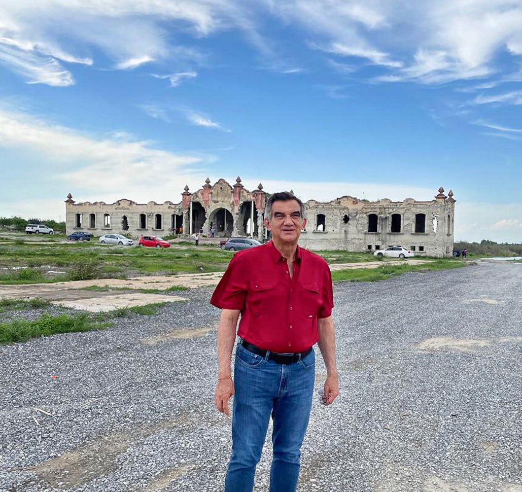 Dr_AVillarreal's tweet photo. ¡Feliz domingo a todas y todos!  Desde la hermosa presa Vicente Guerrero, mi esposa María Santiago de Villarreal y yo queremos compartir con ustedes estos momentos de nuestro paseo. Disfrutamos de una bella tarde llena de historia en Padilla, acompañados de nuestra familia. 

Esperamos que estén disfrutando de este día de descanso tanto como nosotros. A quienes están de vacaciones, los invitamos a descubrir y disfrutar cada rincón de #Tamaulipas. 👏