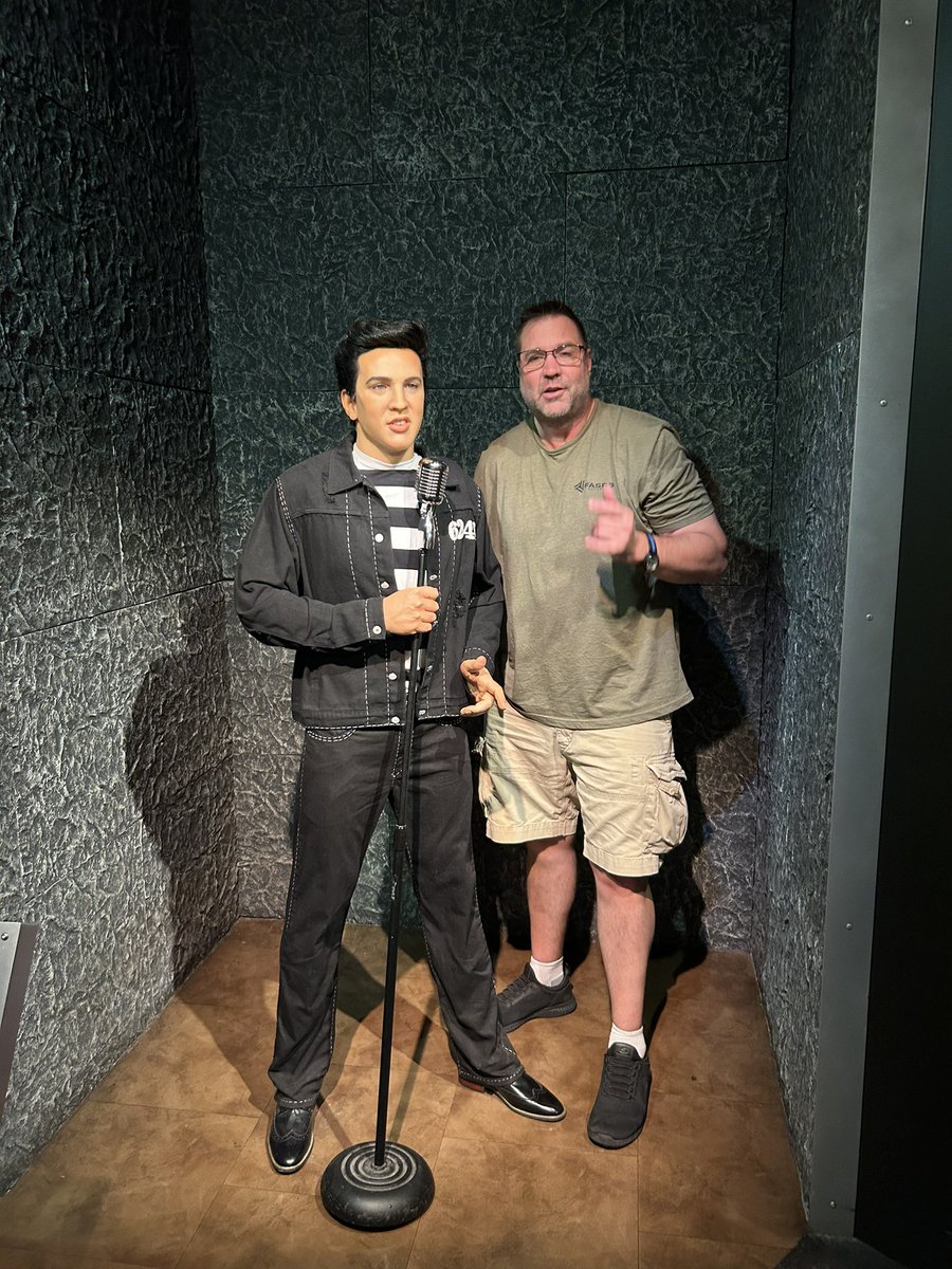 SabolSawyer's tweet photo. Well this is a Weird combo. Pirates &amp; Elvis 😅✌️ #waxmuseum https://t.co/zjSuoJJkei