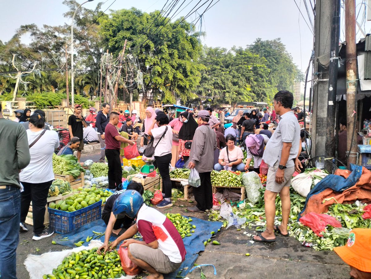 Indah nya Jl Juanda <a href="/pemkotbekasi/">Pemerintah Kota Bekasi</a> Jl Negara Legendaris kebanggaan kita bersama, Mari kita jaga bersama Kebersihan, Kerapihan dam Keindahan nya <a href="/jokowi/">Joko Widodo</a>