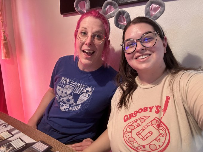 MTG and chill with @CassCummingsxxx. Rocking my @GroobyGirls t-shirt   Thanks @GroobyMike @GroobySteven<a class="tags" href="/tag/casscummingsxxx">@casscummingsxxx</a><a href="/tag/clip"class="tags"><span>#clip</span></a>