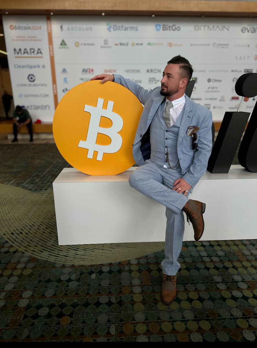 RexlaGlobal's tweet photo. A pleasure to meet all of you this year.
Some great minds at the event this year. Rexla Global is the only retail company in the space for the 97% that weren’t at the BTC2024.
We work to build your future.
#Bitcoin2024Nashville #Rexla #ForThePeople #Blockchain #GoodVibesOnly https://t.co/hZvxmKitd2