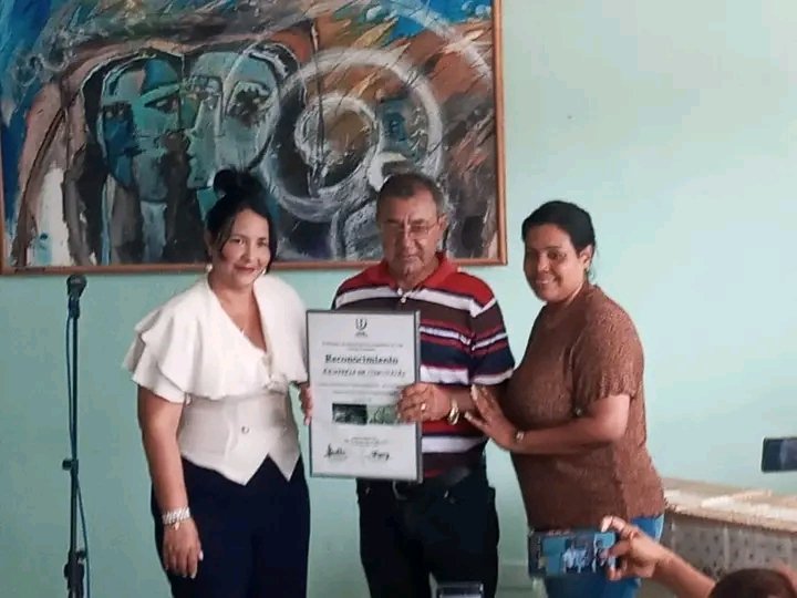YudelkisOrtizB's tweet photo. Nuestro  reconocimiento para todos los que pusieron una montaña de #AmorInfinito en el Hospital Materno Fé del Valle. https://t.co/vULltLwMHH