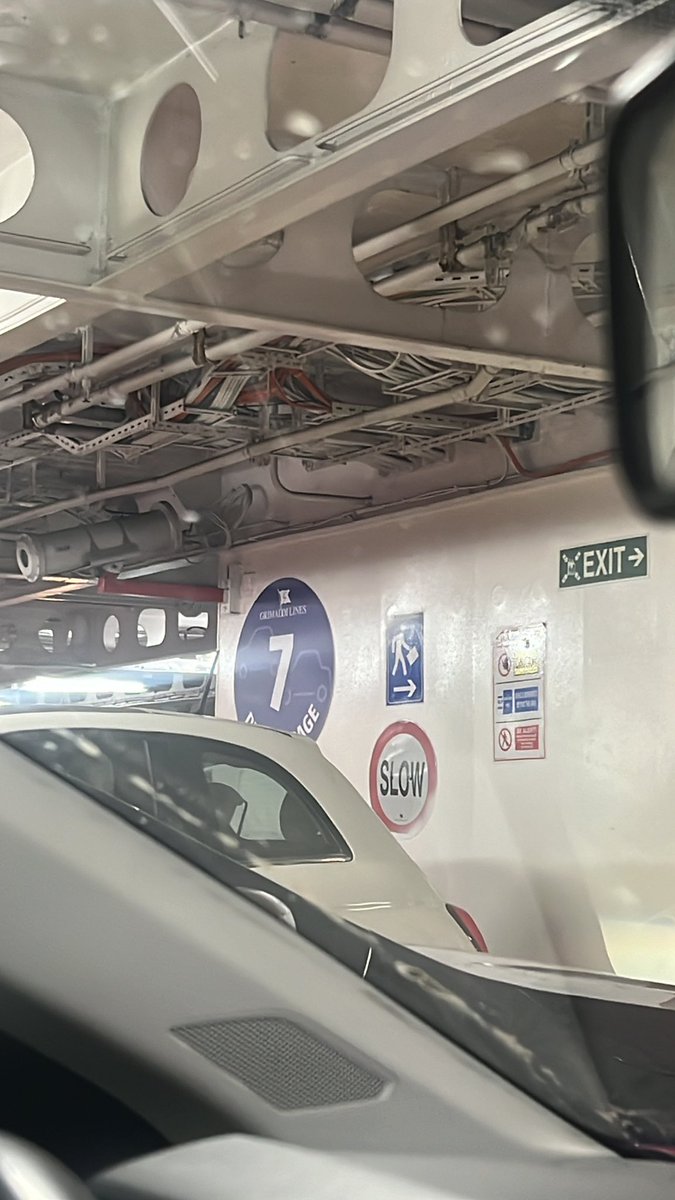 PosantZ's tweet photo. Son las 2.30 de la mañana hemos llegado a puerto con 3 horas de retraso y aquí seguimos esperando  para sacar el coche. Inconcebible @GrimaldiLines https://t.co/JnWjBXrqxG