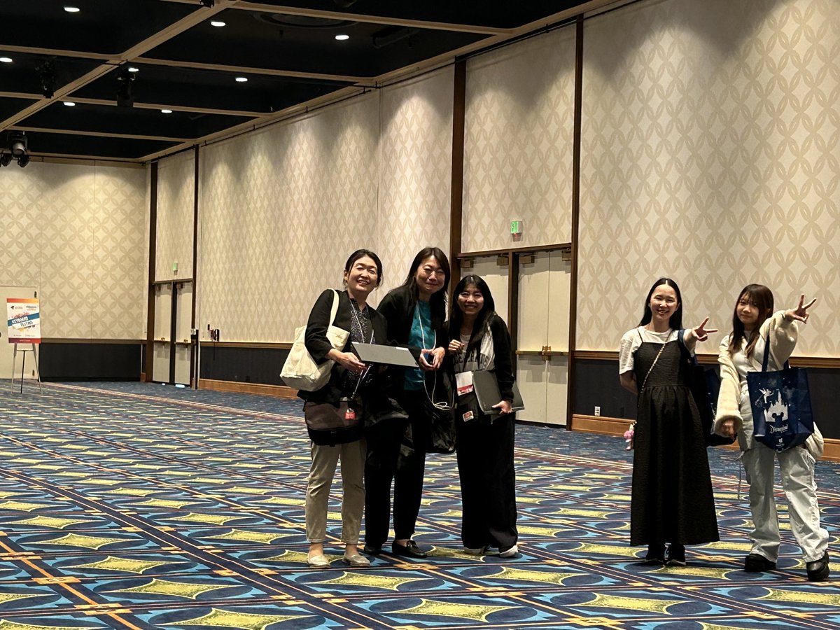 社員３名と日本代表２名と、アナハイムにあるDisney Hotel に着きました。ここを会場に、あしたから３１日まで、MOSとAdobeの世界学生大会が開かれます。
#オデッセイコミュニケーションズ