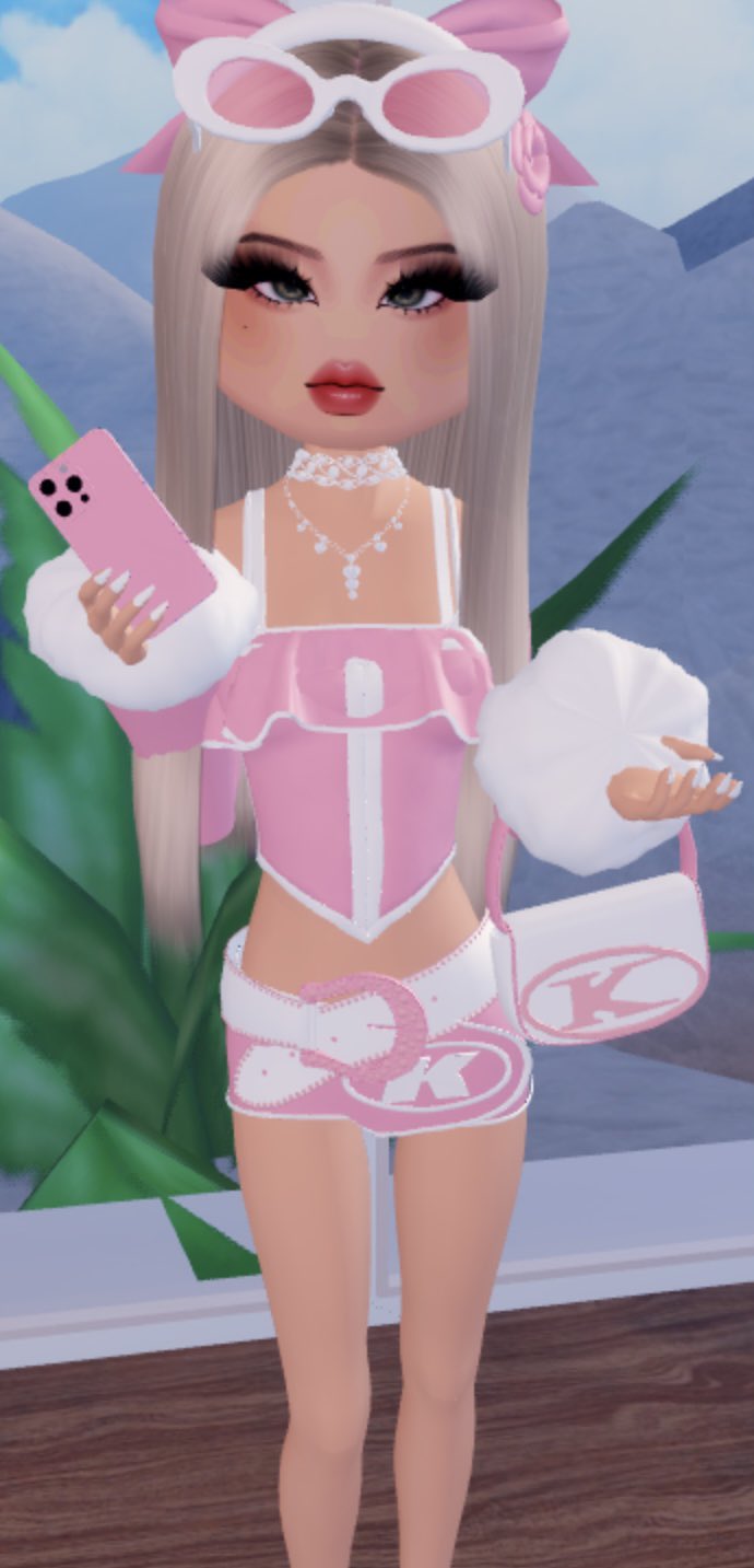 EN Fashion🎀 on X: &ldquo;#DTI - Mean Girl &amp; 2 Freeplays 👛 #Roblox 