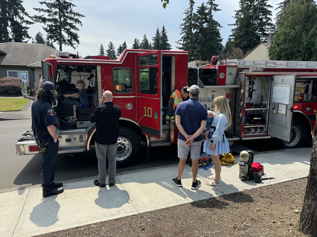 Engine 10 taking some time to recruit the next generation of firefighters…..