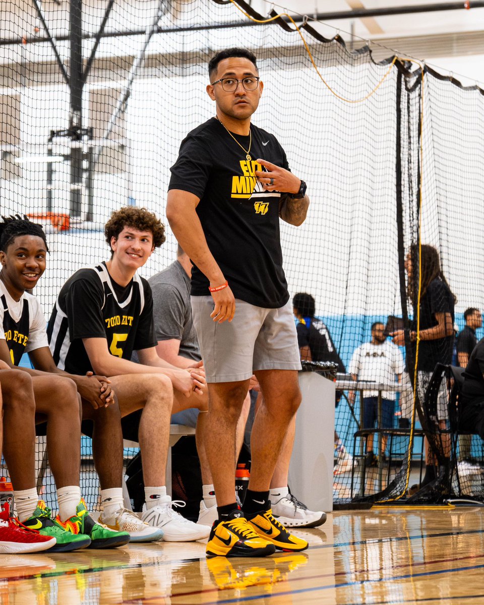 Aaron Thomas tweet media