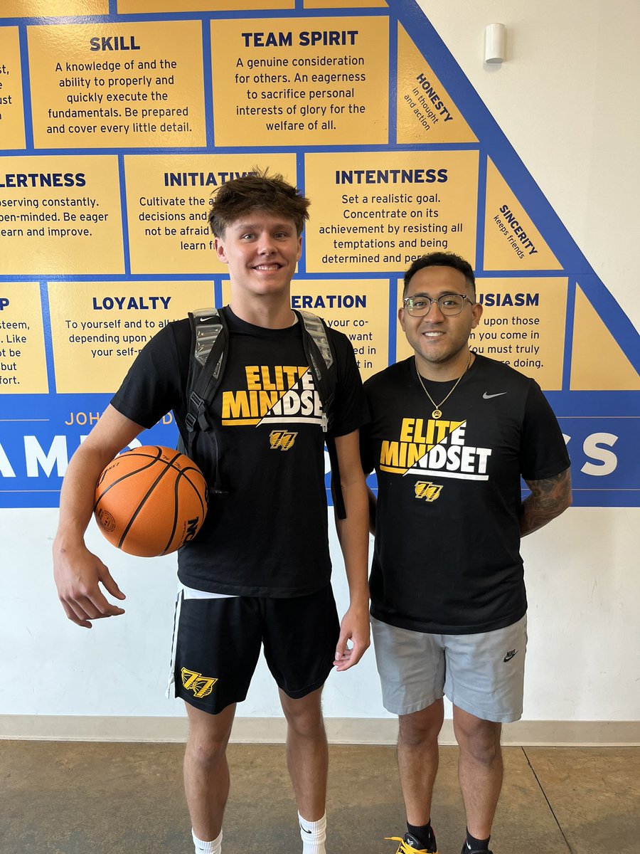 Aaron Thomas tweet media