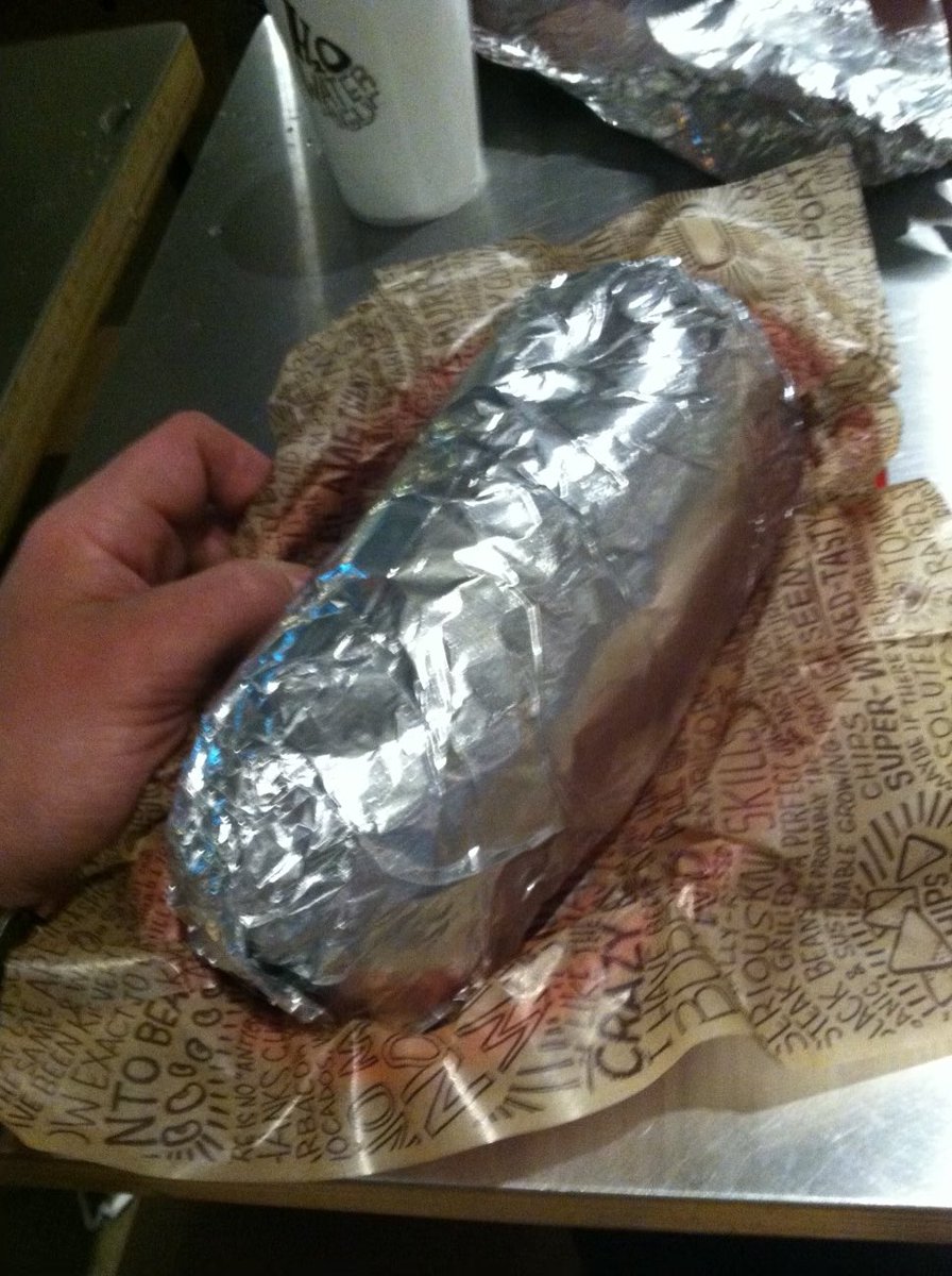 kevindmcfadden's tweet photo. @ChipotleTweets here’s a reminder what your burritos looked like nine years ago https://t.co/45DUvZ6mY4
